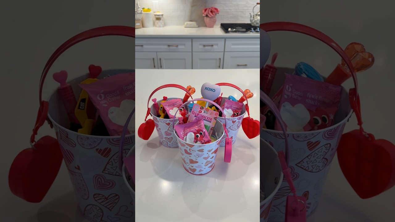 *asmr* mini valentines day baskets! 💕❣️ #asmr #aesthetic #valentinsday #giftbasket